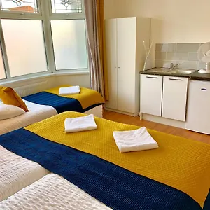 Apartment Spacious 2 Bedrooms 2 Baths With Garden And Parking