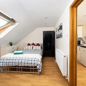 Apartment S6 Ensuite Loft Space