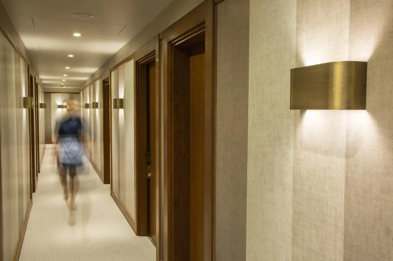 Devonshire Club & Hotel London