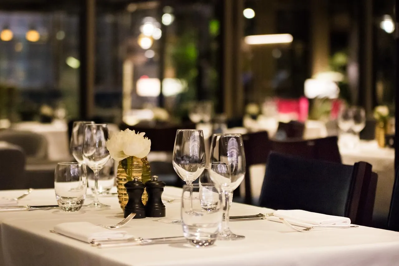 Devonshire Club & Hotel London