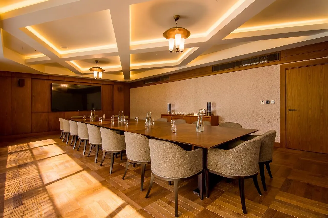 Devonshire Club & Hotel London