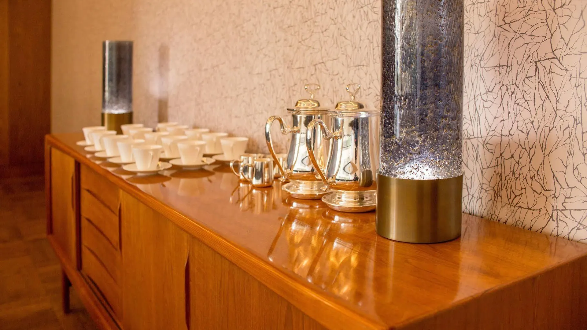 Devonshire Club & Hotel London